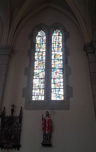 Église de Saint-Symphorien-de-Marmagne, vitrail moderne