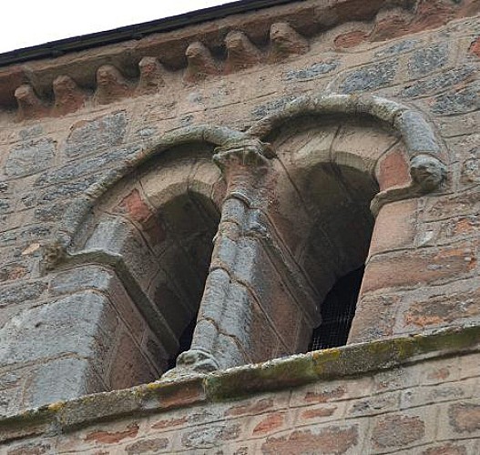 Baie géminée romane de l'église de TORCY