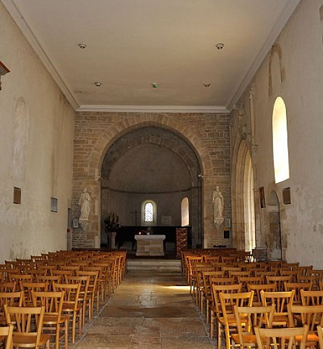 Nef de l'église romane de Sancé