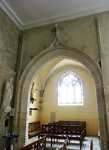 Entrée chapelle gothique de l'église de Sancé