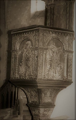 Chaire sculptée des 4 évangélistes et de leurs attributs