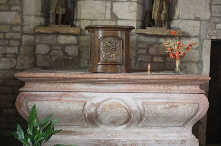 Maître-autel en marbre rose et tabernacle