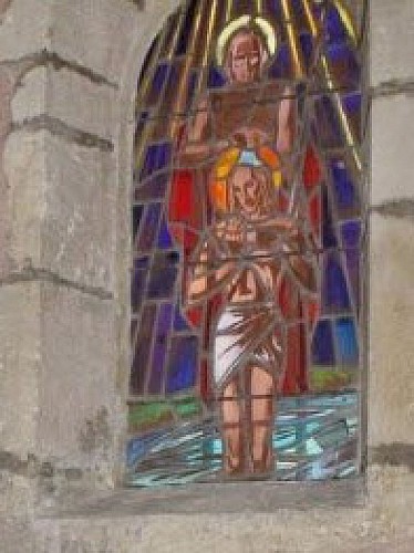 Vitrail moderne du baptême du Christ