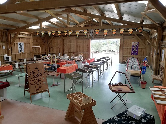 la-halle avec les jeux géants en bois