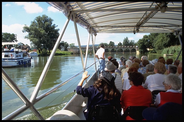 Croisière en bateau sur La Seille