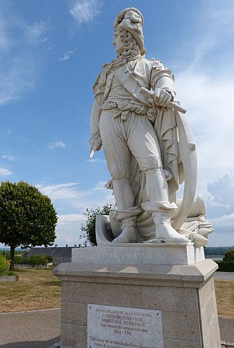 Statue de l'amiral Tourville