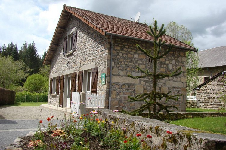 875290 - 5 personas - 3 habitaciones - 2 espigas - Peyrat le Château