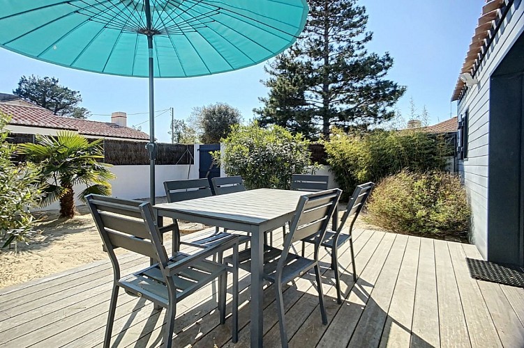 Les CALORGES  - A l'orée du Bois de la Chaize, à 900m du Château