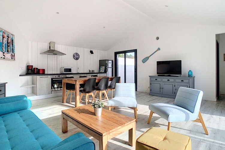 Les CALORGES  - A l'orée du Bois de la Chaize, à 900m du Château