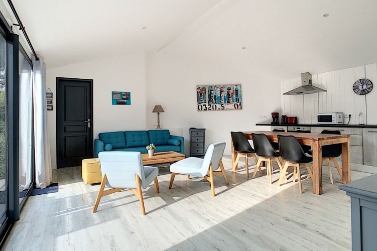 Les CALORGES  - A l'orée du Bois de la Chaize, à 900m du Château