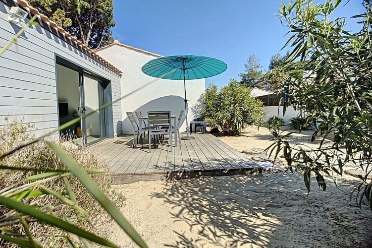 Les CALORGES  - A l'orée du Bois de la Chaize, à 900m du Château