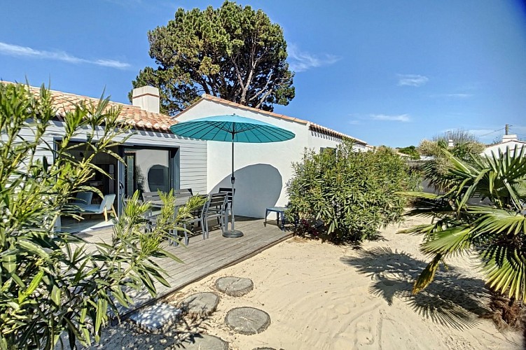 Les CALORGES  - A l'orée du Bois de la Chaize, à 900m du Château