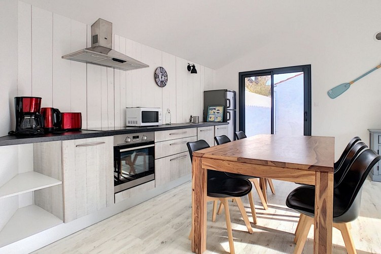 Les CALORGES  - A l'orée du Bois de la Chaize, à 900m du Château