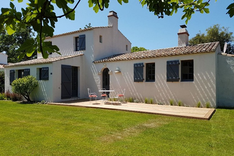 A 200m de la plage de la Clère, à l'orée du Bois de La Chaise sur l'ile de Noirmoutier