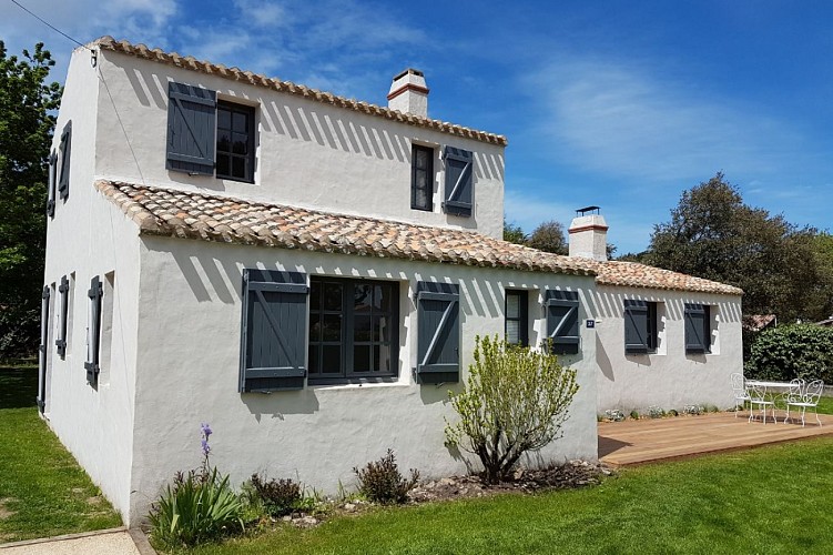 A 200m de la plage de la Clère, à l'orée du Bois de La Chaise sur l'ile de Noirmoutier