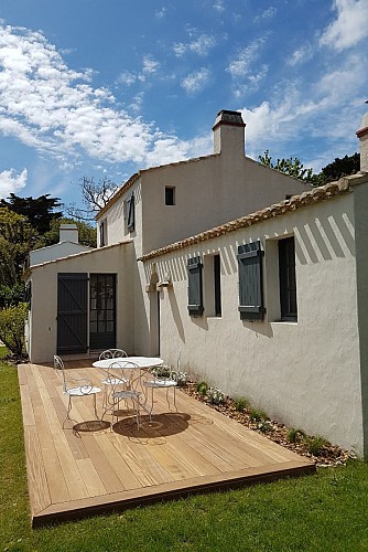 A 200m de la plage de la Clère, à l'orée du Bois de La Chaise sur l'ile de Noirmoutier