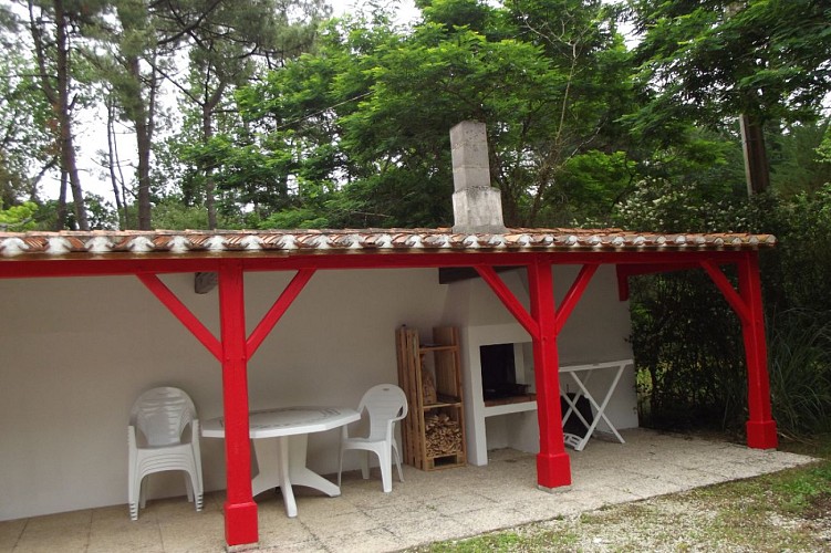 Maison typique de pays dans un environnement boisé à Saint Hilaire de Riez
