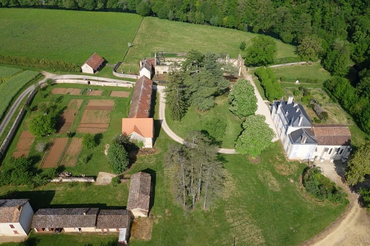 Abbaye de Valence à Valence en Poitou vue du ciel