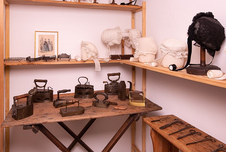Musée départemental des Arts & Traditions Populaires - La repasseuse