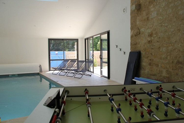 Maison avec piscine intérieure chauffée dans un domaine à proximité des plages du littoral