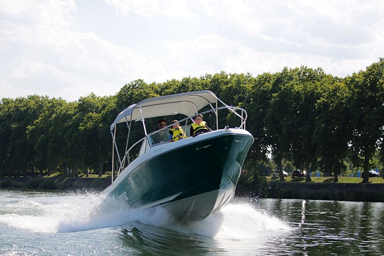 Bateau à louer quicksilver 630 Macon