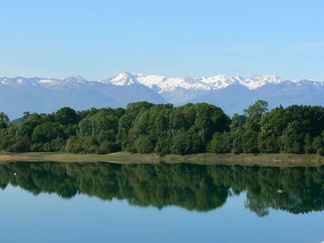 Eslourenties Daban Lac du gabas vue sur les Pyrénées