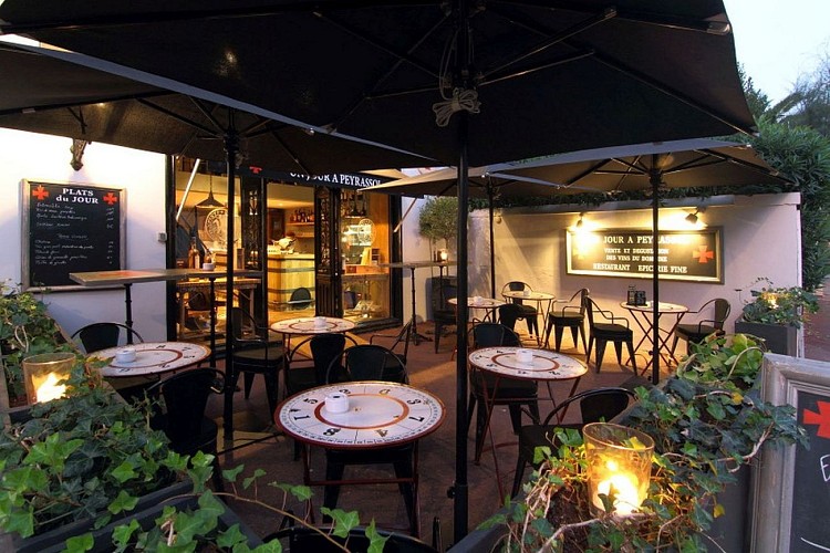 Un jour à Peyrassol Biarritz terrasse 2