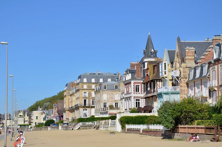 La promenade Savignac et les villas du bord de mer