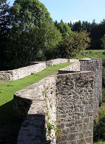 11 - Le pont et la chapelle Saint-Etienne de Cavall