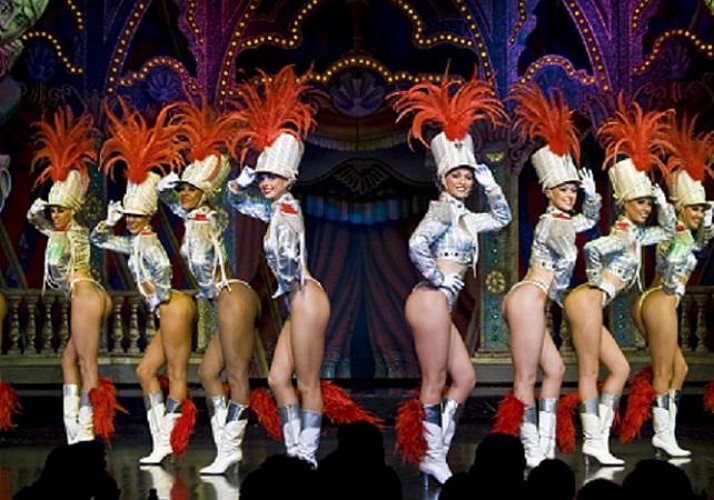 Oferta 2 en 1: Citytour nocturno de París y espectáculo en el Moulin Rouge