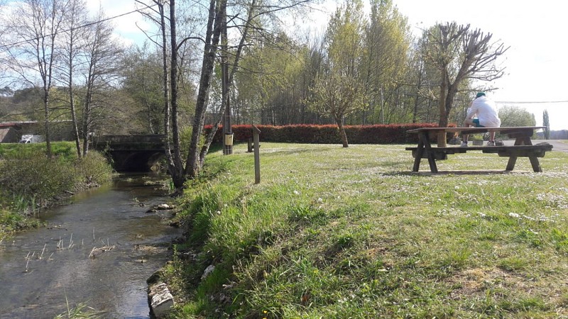aire-de-pique-nique-saint-germain-du-salembre 2