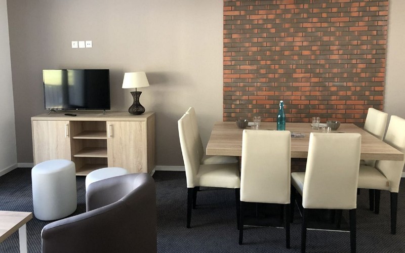 1440 PORTILLOLE PORTILLO Coin repas TV-1440x900