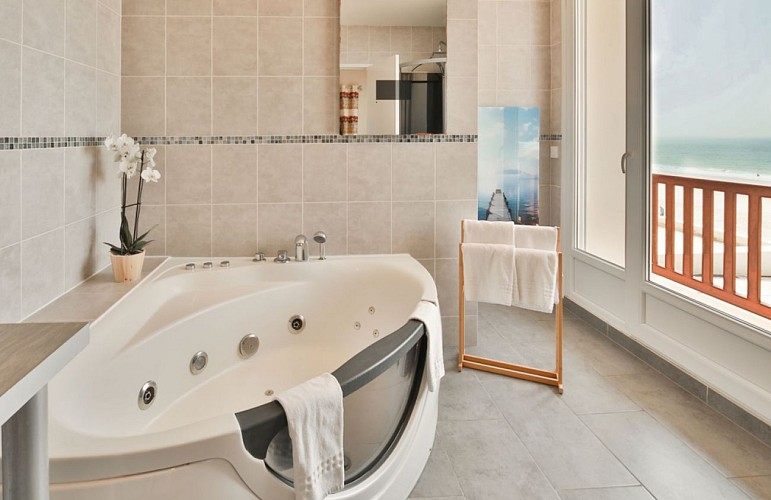 hotel-de-la-plage-hossegor---salle-de-bain-1024