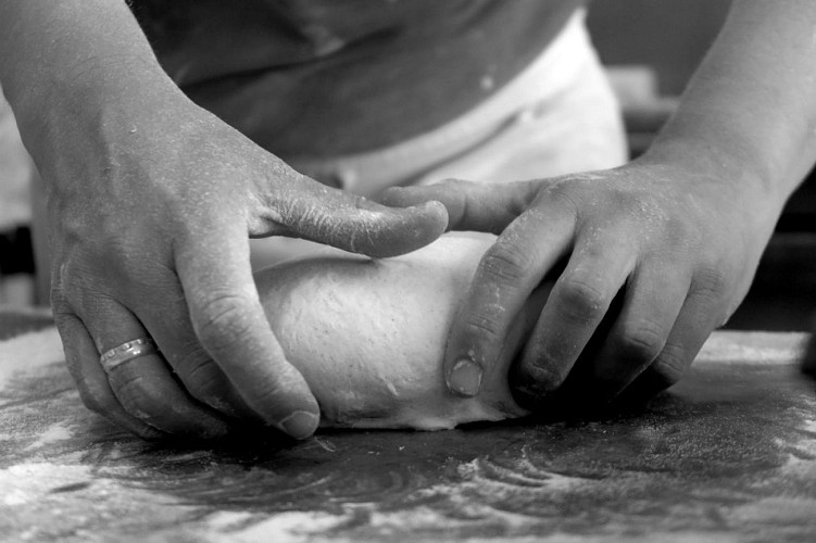 geste-faconnage-noir-blanc