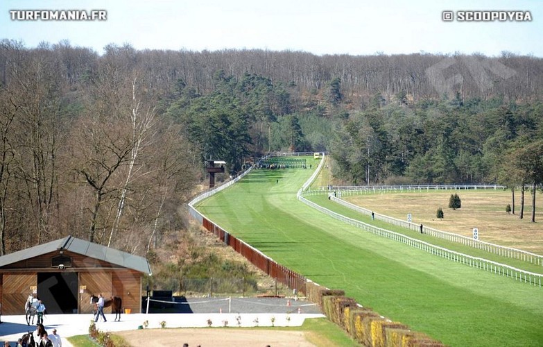 Solle racecourse in Fontainebleau forest
