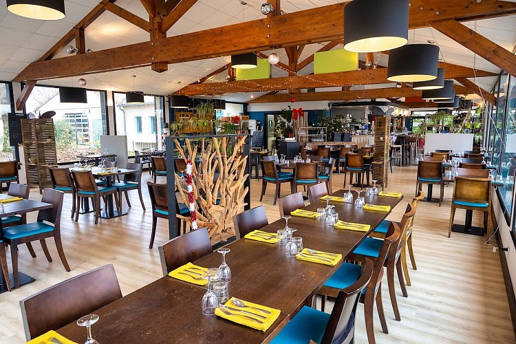 moncoutant-sur-sevre-restaurant-latipik-salle