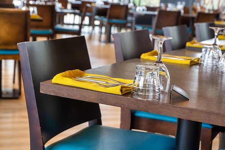 moncoutant-sur-sevre-restaurant-latipik-couverts