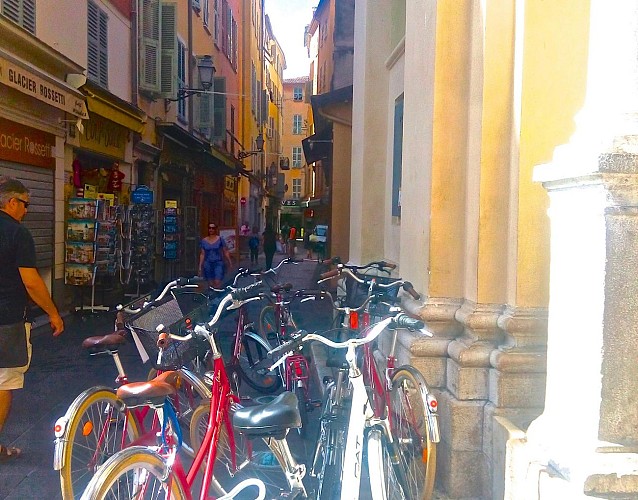 Guided bike tour of Nice