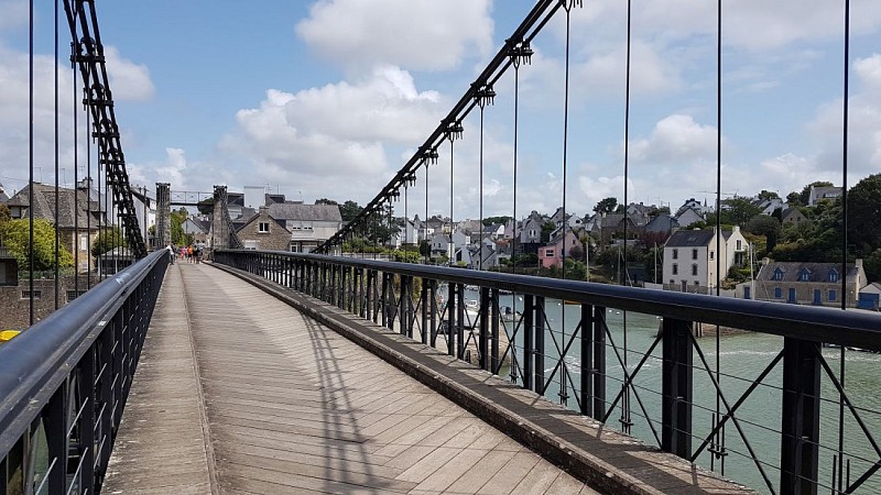 Vieux pont suspendu du Bono