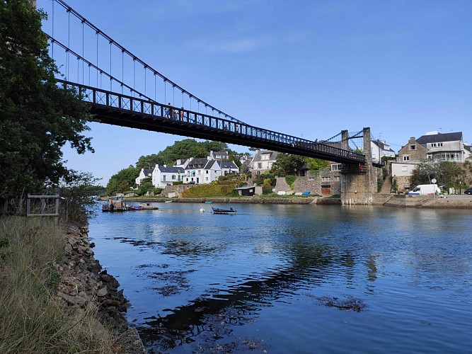 Vieux pont suspendu du Bono