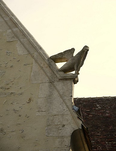 Eglise St Hélier - Aigle tenant un ruban - Monhoudou