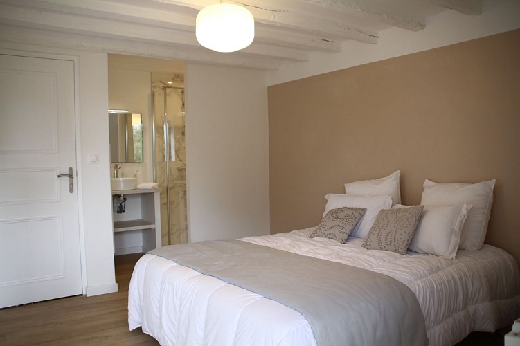 Chambre rose du gîte des Charmes