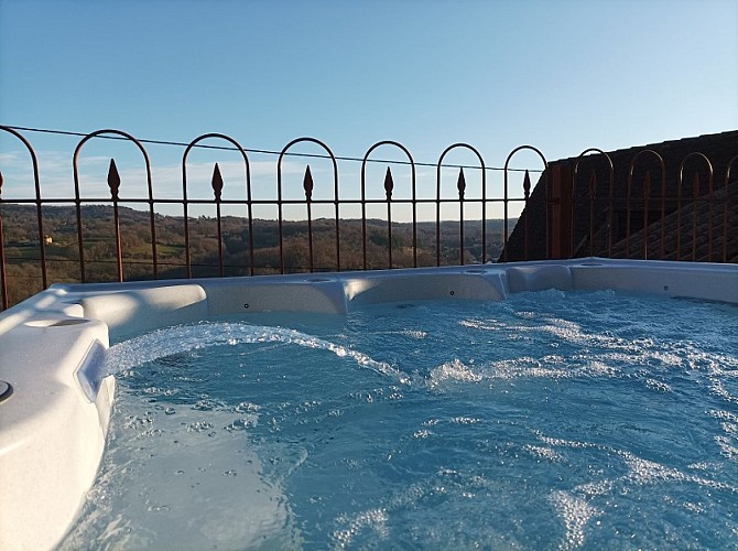 Spa du Troglodyte : Détente Absolue avec Vue Surplombant la Vallée