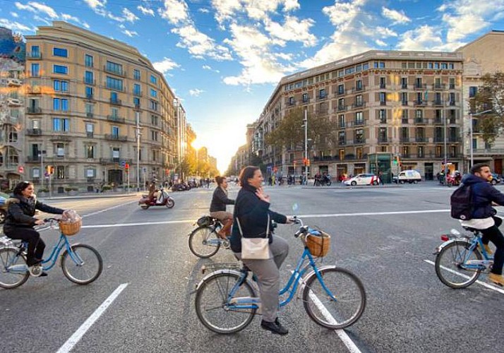 Visite guidée à vélo de Barcelone et de ses lieux incontournables - En français