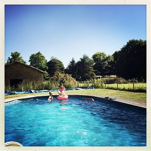 1506_Charlotte_Norah_piscine_6457