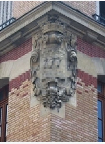 Blazon sculptured on the school Telecom Paris