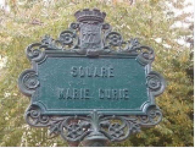 Blazon of square Marie-Curie