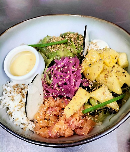 20221203 restaurant les cloîtres poke bowl