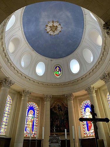 Choeur à coupole et colonnes corinthiennes de l'église St Pierre et St Paul