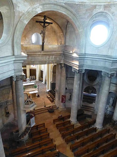 Nef et choeur vus des tribunes